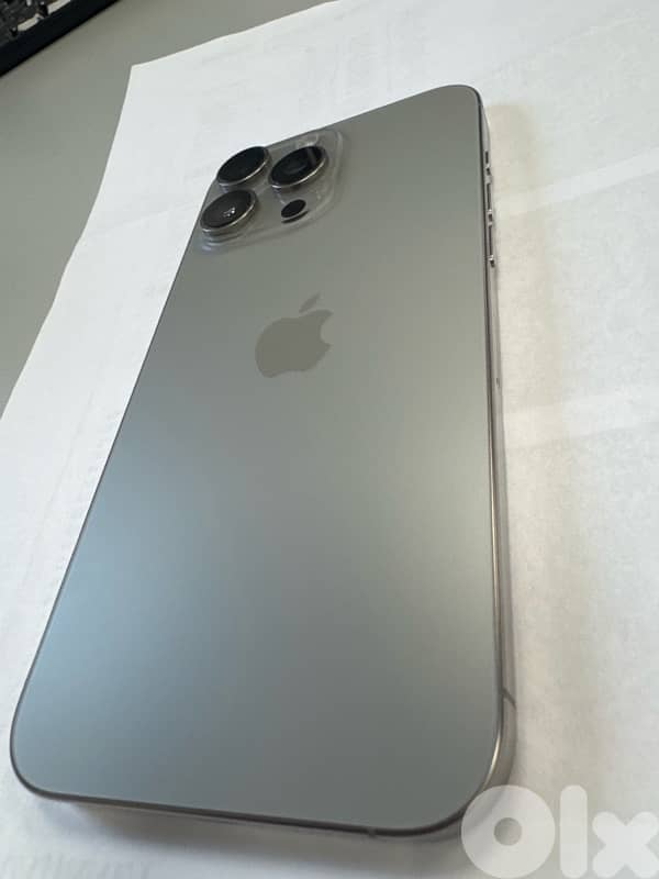 iphone 15 pro max titanium 256 like new 2