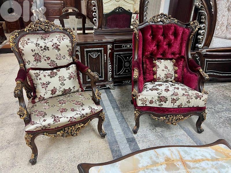 طقم كنبايات ملكي مصري حفر خشب زان خمس قطع وطاولة شبه جديد 2