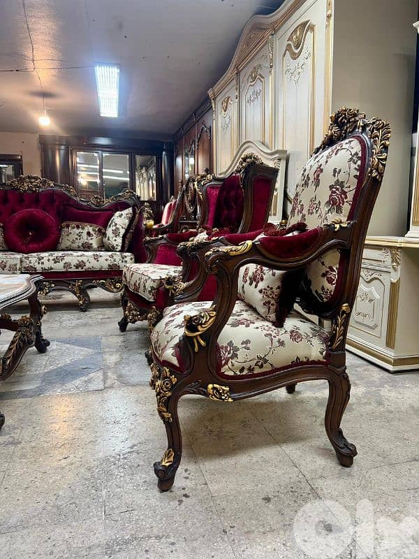 طقم كنبايات ملكي مصري حفر خشب زان خمس قطع وطاولة شبه جديد 4