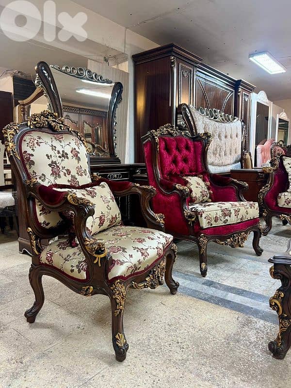 طقم كنبايات ملكي مصري حفر خشب زان خمس قطع وطاولة شبه جديد 5