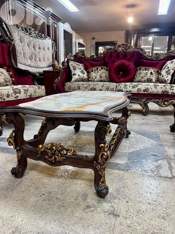 طقم كنبايات ملكي مصري حفر خشب زان خمس قطع وطاولة شبه جديد 7