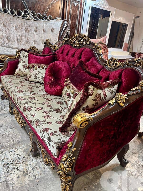 طقم كنبايات ملكي مصري حفر خشب زان خمس قطع وطاولة شبه جديد 9