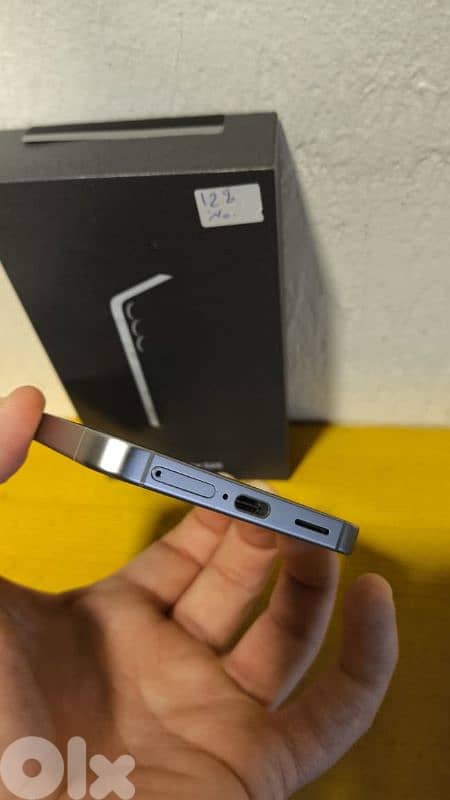 Samsung s25 12/256 8