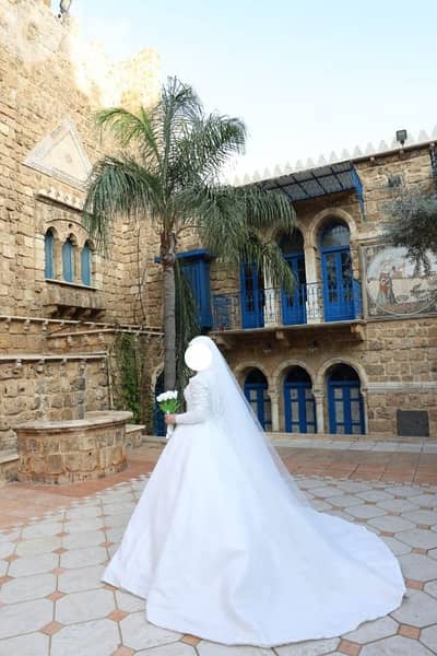 فستان عرس مع طرحة و سكربيتة لبسة وحدة للتصوير بعدو جديد ب ١٥٠$ كلن