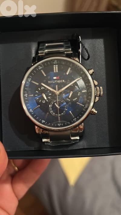 tommy watch new for only 235$
