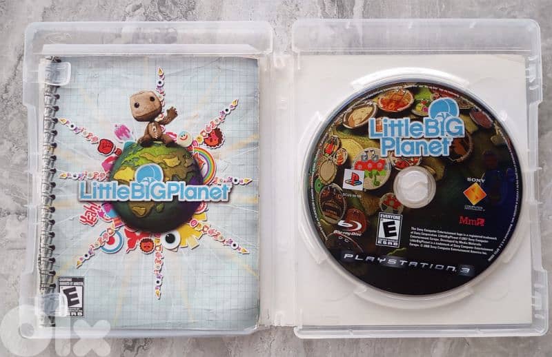 PS3 console + two controllers + 5 games 4