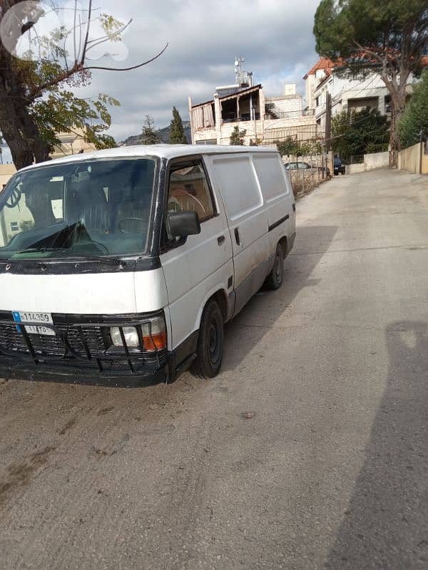 Toyota hiace تويوتا هايس فان باص 1
