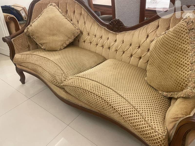 200$   2 big sofas 1