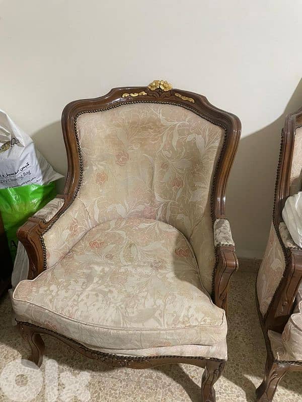 250$   1 big sofa and 4 sofa chairs 1