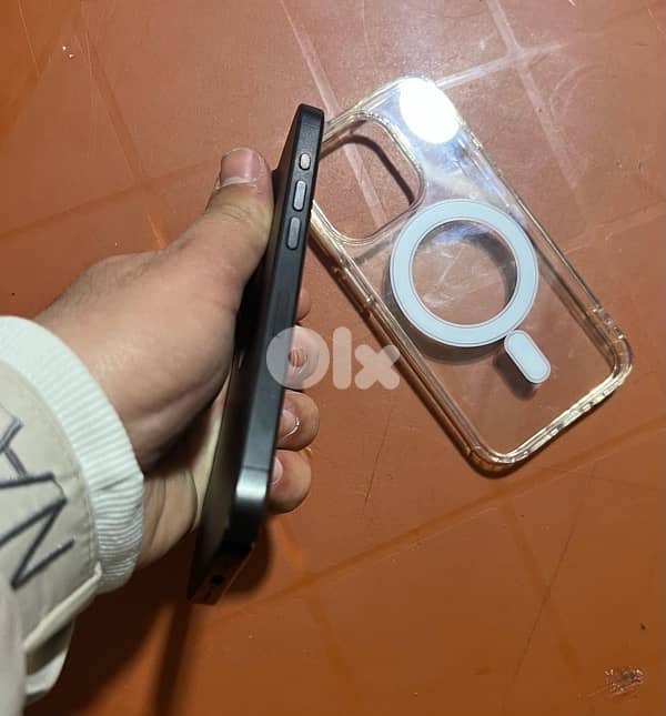 IPHONE 15 pro 256g battary 90% 4