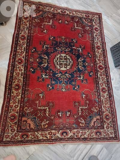 سجاد قوقازي بحالة جيدة