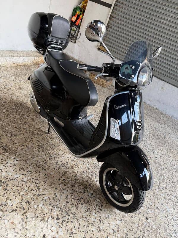 Vespa 300 gts 1