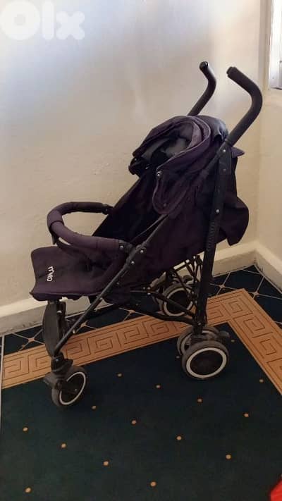 عربة اطفال بحالة جيدة.