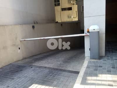 SPACIOUS WAREHOUSE FOR SALE IN AIN EL TINEH PRIME | 900SQ | AM-321