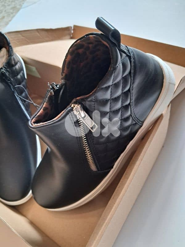 كرتوني ٢٠ كغ ملابس أطفال جديدة للبيع المصدر USA 9