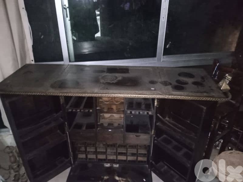 Old lndian Bar  خزانة مشروب  خشب هندي نعتقد مع نحاس 1