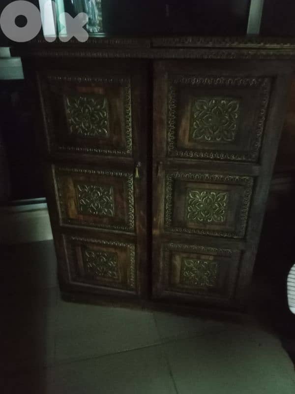 Old lndian Bar  خزانة مشروب  خشب هندي نعتقد مع نحاس 7