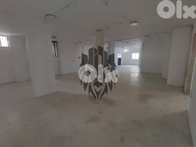 SPACIOUS WAREHOUSE FOR SALE IN AIN EL TINEH PRIME | 900SQ | AM-321