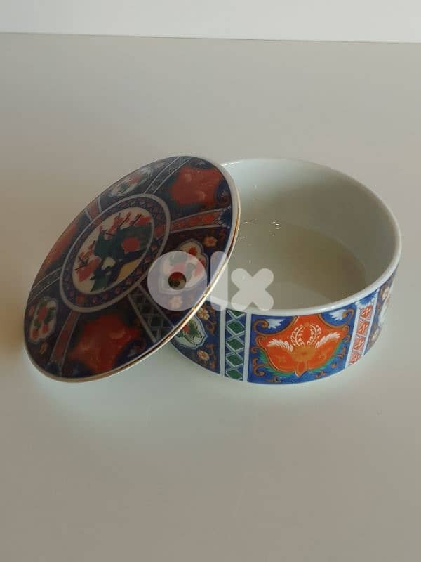 Vintage Takahashi Imari Porcelain Hand Painted Trinket Box. 1