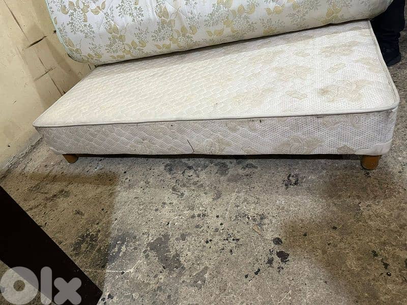 تخت مجوز مفرش امركاني مع فرشة Sleep Comfort كتير مرتبين ونظاف 1