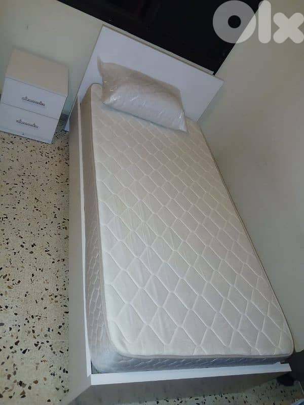 تخت متر لاميكا. Single bed 1m 2
