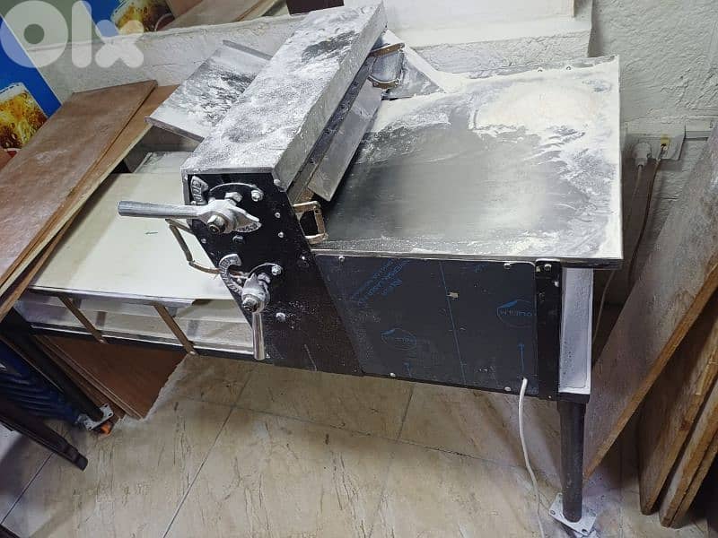 فرن مناقيش ورقاقة عجين بحالة ممتازة 5