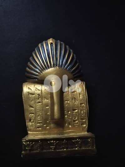 status of the mask of Pharaoh ((inportad))