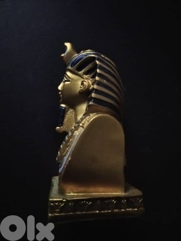 status of the mask of Pharaoh ((inportad)) 1