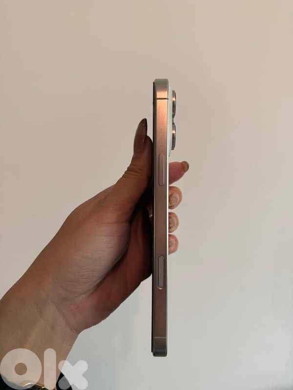 iPhone 16 Pro Max – 256GB (Used Like New) 2