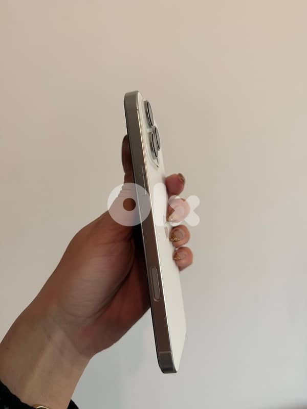 iPhone 16 Pro Max – 256GB (Used Like New) 3