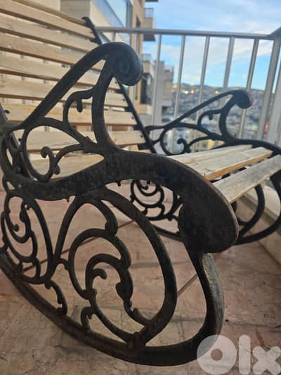 Vintage Cast Iron Rocking Chair – Outdoor Balcony & Garden Armchair