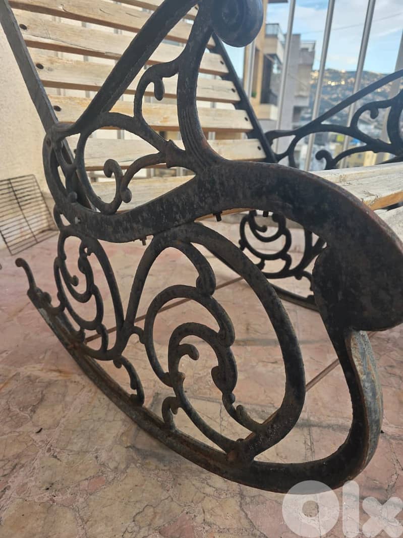 Vintage Cast Iron Rocking Chair – Outdoor Balcony & Garden Armchair 2
