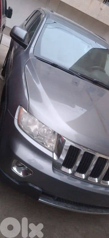 Jeep Grand Cherokee 2012 v6 4×4 عل الفحص ميزانية جديده