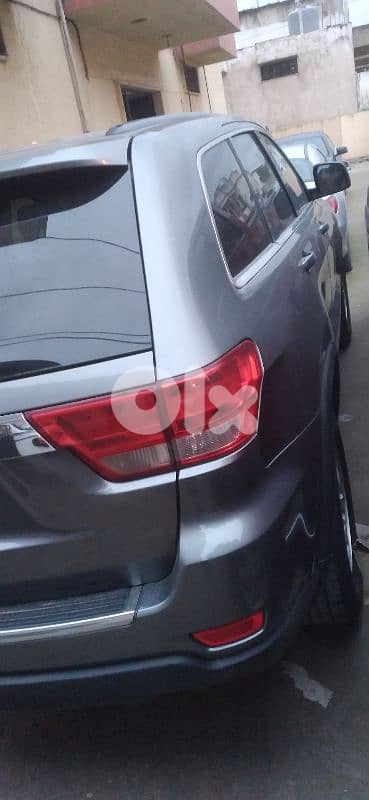 Jeep Grand Cherokee 2012 v6 4×4 عل الفحص ميزانية جديده