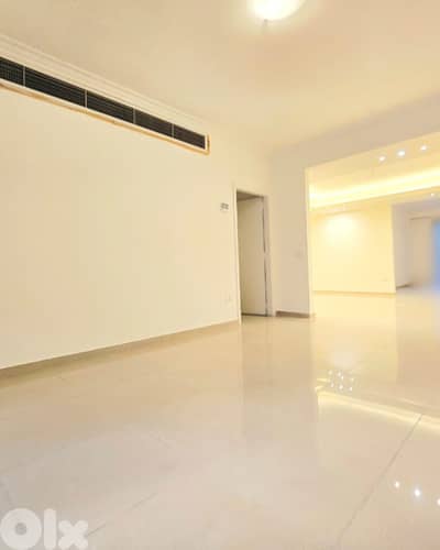 RA26-4676 Office 250 m² for Rent – Hamra, Beirut