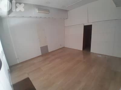 ACHRAFIEH / PRIME SHOP FOR RENT JUST 1000$ – الأشرفية/ محل للايجار