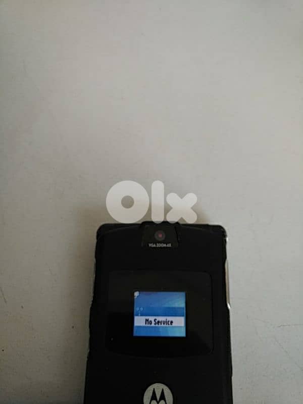 Old Motorola V3 Razr (read details) - Not Negotiable 2