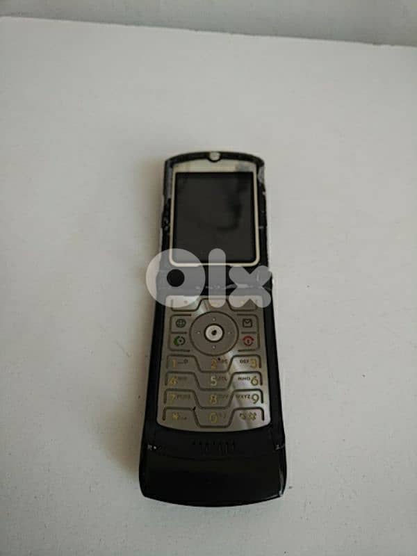 Old Motorola V3 Razr (read details) - Not Negotiable 4