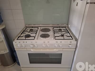 90 cm Ariston oven in perfect condition