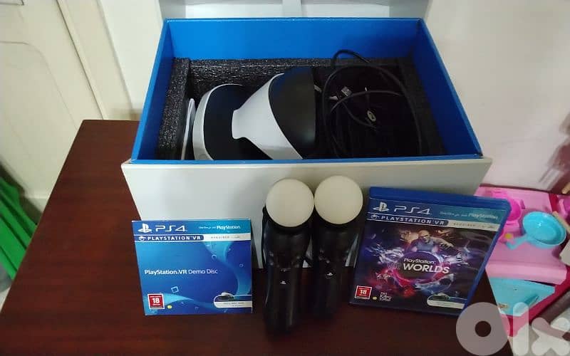 PlayStation 4 with Playstation VR version 1 [BOTH LIKE NEW] 5