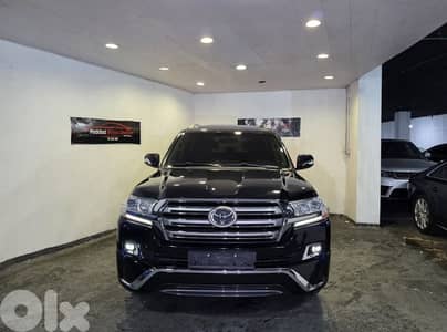 2018 Toyota Land Cruiser GXR Black/Black Company Source & Maintenance