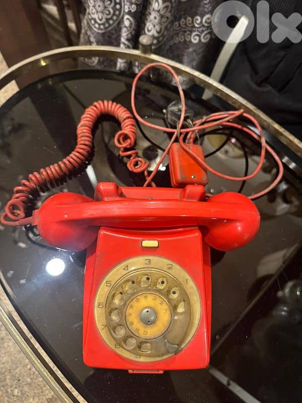 vintage 1970s clasaic red house telephone 1