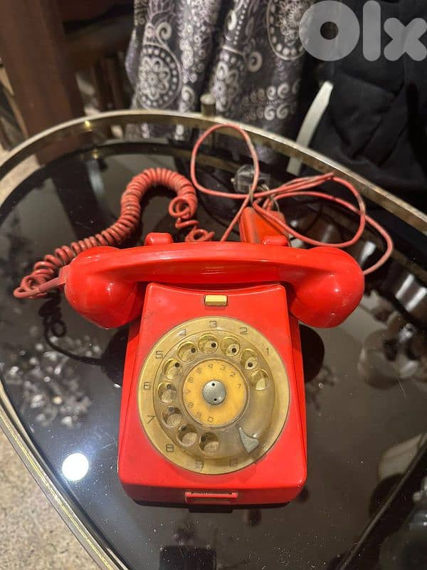 vintage 1970s clasaic red house telephone 2