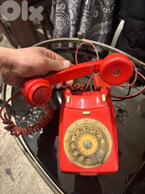 vintage 1970s clasaic red house telephone 3