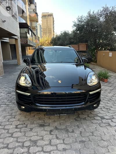 Porsche Cayenne Platinum Edition 2017 black (clean carfax-59000 miles)