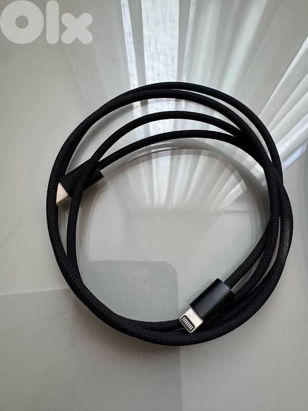 Apple Magic Mouse 2 – Black (Used, Excellent Working Condition) 4