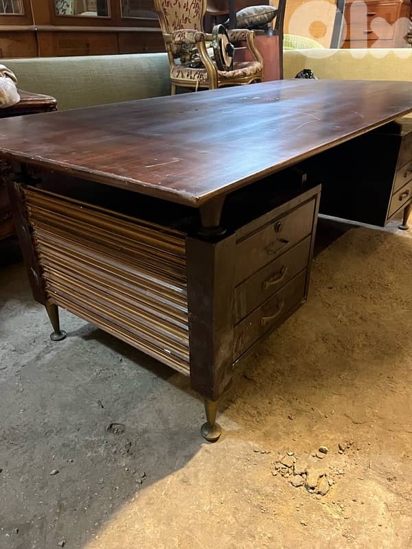 vintage desk 1950’s مكتب مميز تصميم الخسمينات ولا اروع حجم كبير 1