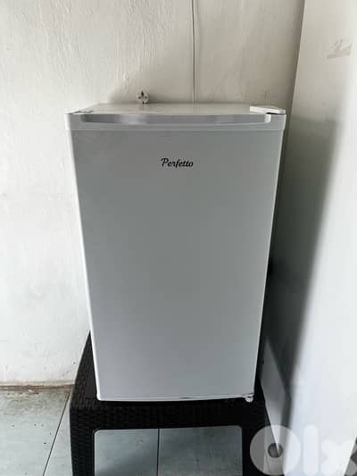 براد مكتب مستعمل فقط شهر تقريباً