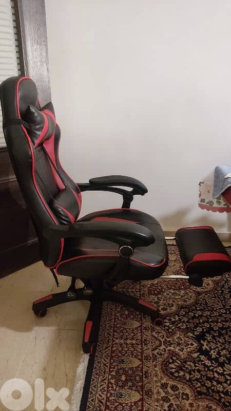 Gaming chair with footrest Red 1