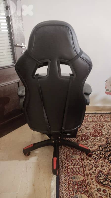 Gaming chair with footrest Red 3